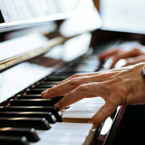 male-hands-playing-piano-300