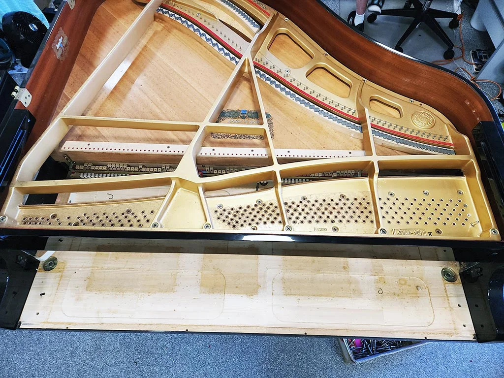 kawai-piano-restring-clean-soundboard-3-1024
