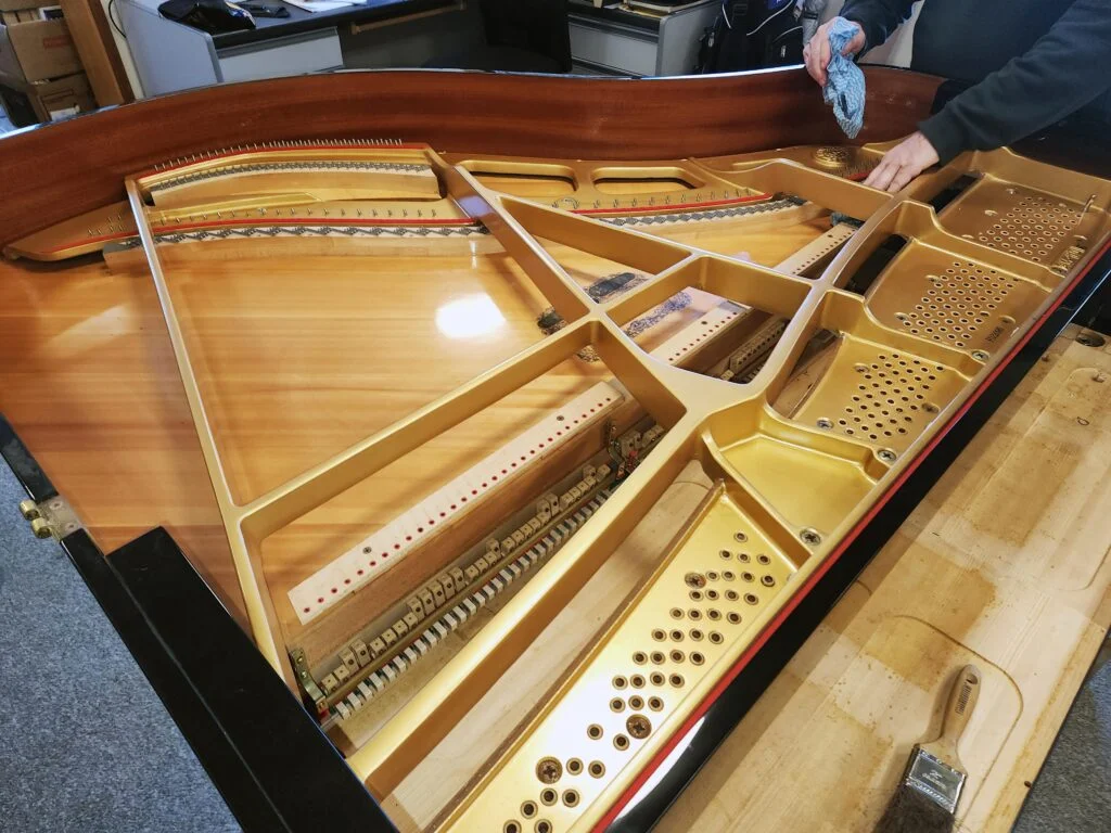 kawai-piano-restring-clean-soundboard-5-1024